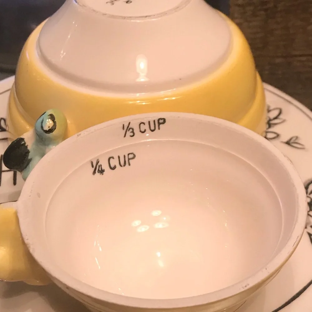 Vintage Victor Goldman Beehive Measuring Cups